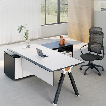 Boss rakstāmgalds ir vienkārša, moderna, vadītāja galda, sieviete uzraudzības biroja mēbeles, kas ir grezns, balts Attēls